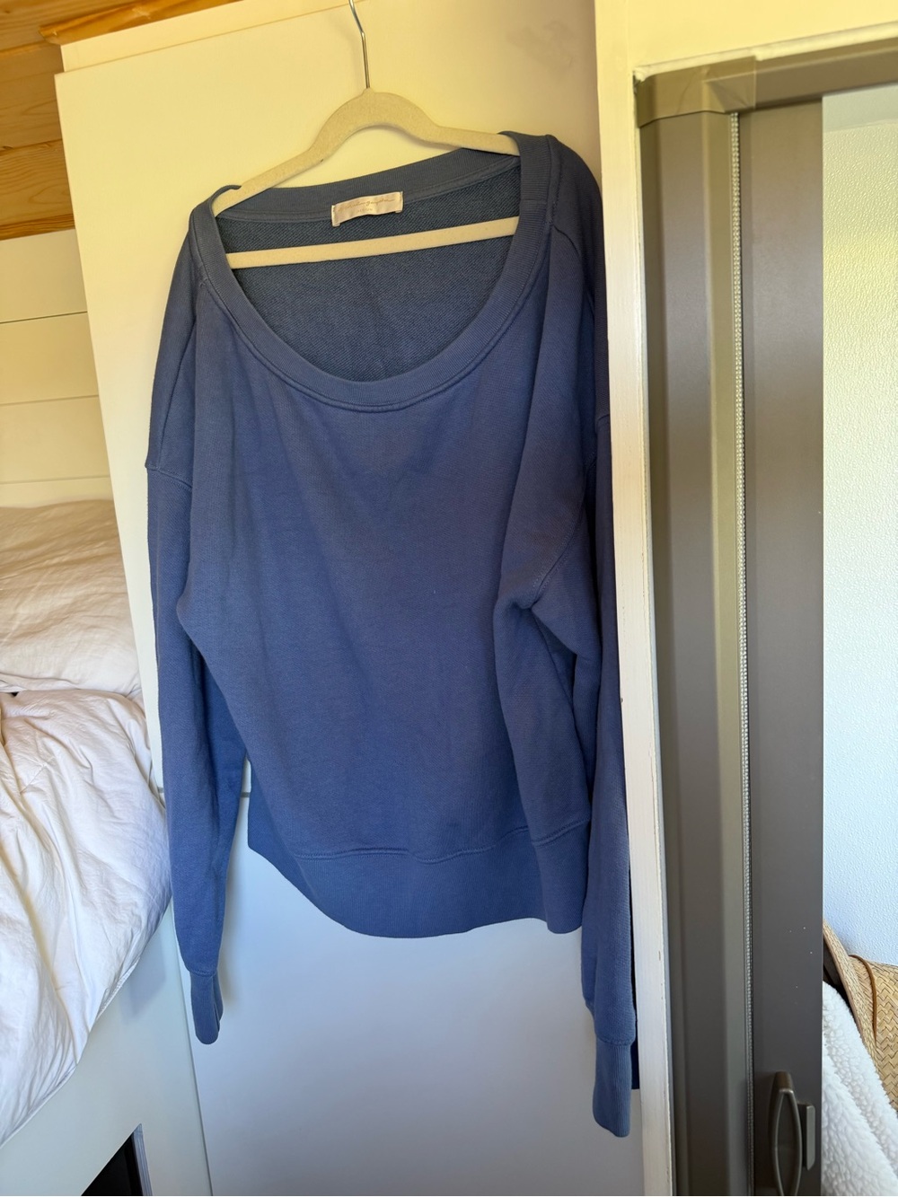 Gangster La Vida Off-Shoulder Sweatshirt M